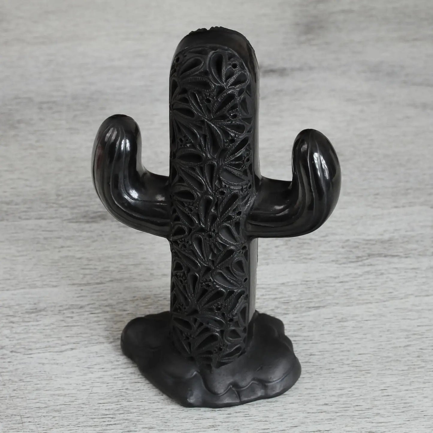 Barro Negro Floral Cactus - Art
