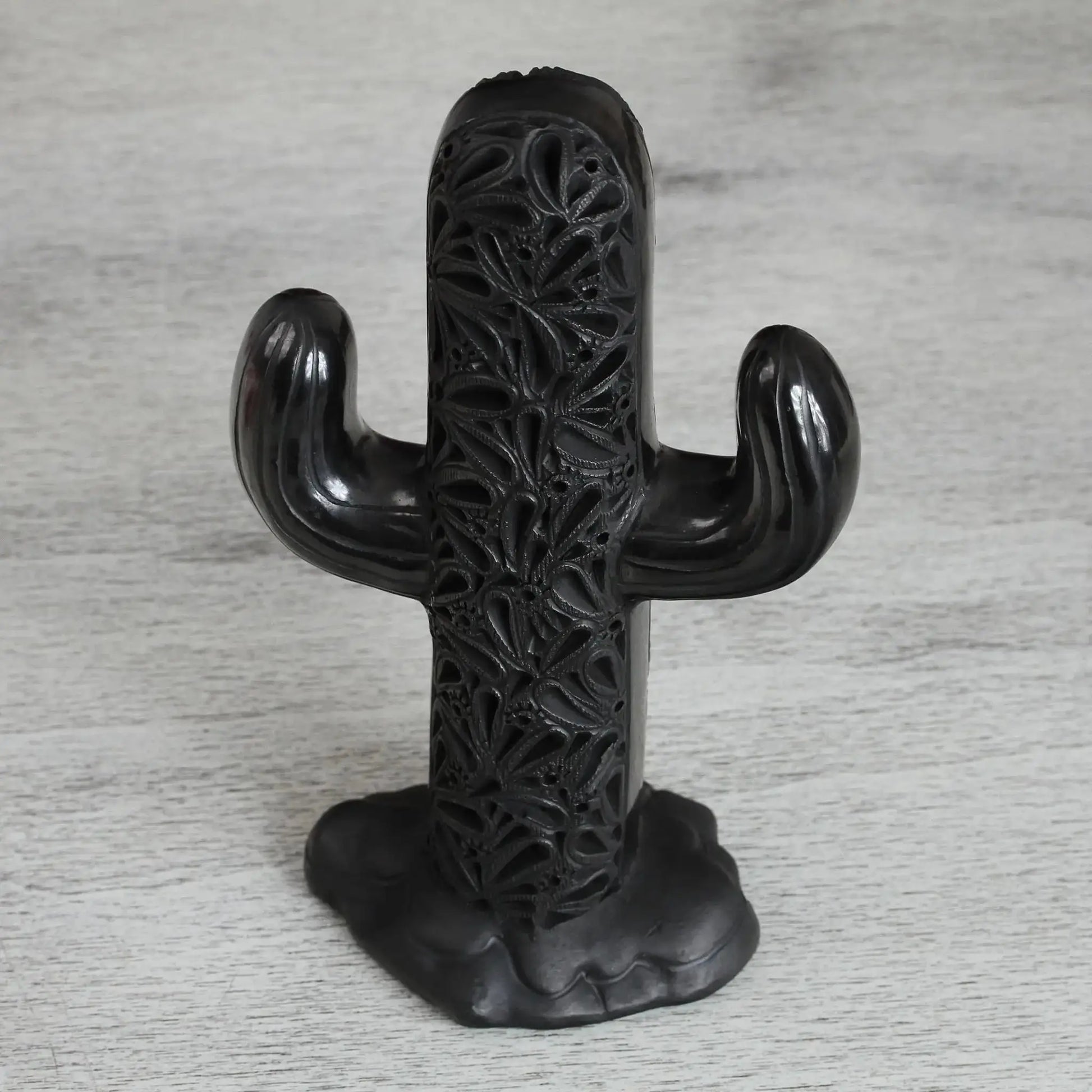 Barro Negro Floral Cactus - Art