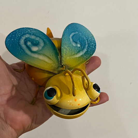 Garden Bee - metal art