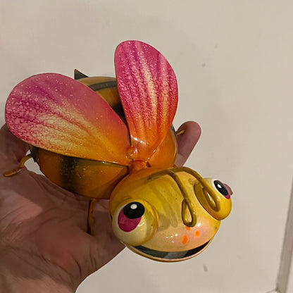 Garden Bee - metal art