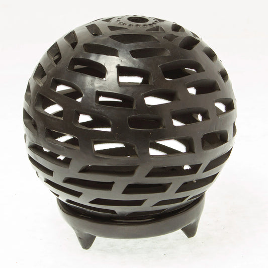 Light and Shadow - Barro Negro Tealight Candleholder