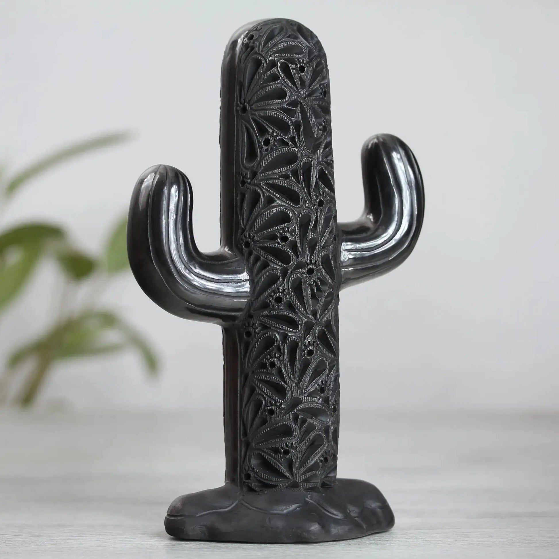 Barro Negro Floral Cactus - Art